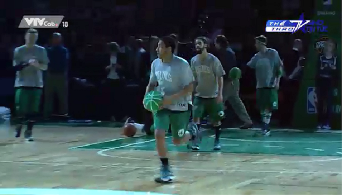 Bất ngờ với màn úp rổ đỉnh cao của Celtics Dunk Team