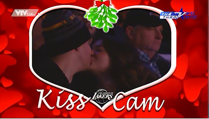 Màn Kiss Cam đầy lãng mạn trên sân đấu NBA