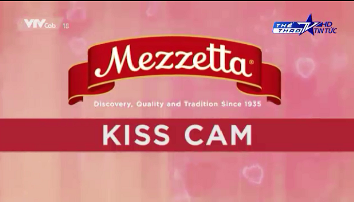 Hôn cuồng nhiệt, hôn say đắm với thử thách Kiss Cam