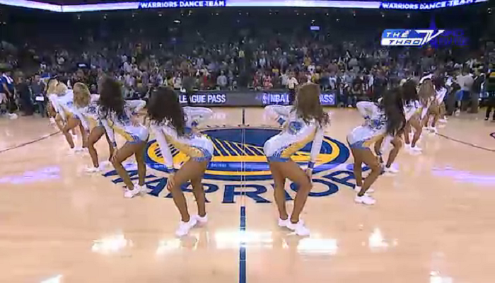 Vũ điệu bốc lửa của Warriors Dance Team đốt cháy sàn đấu NBA